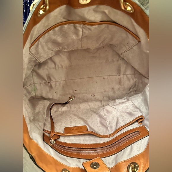 Michael Kors Handbag - Picture 6 of 9